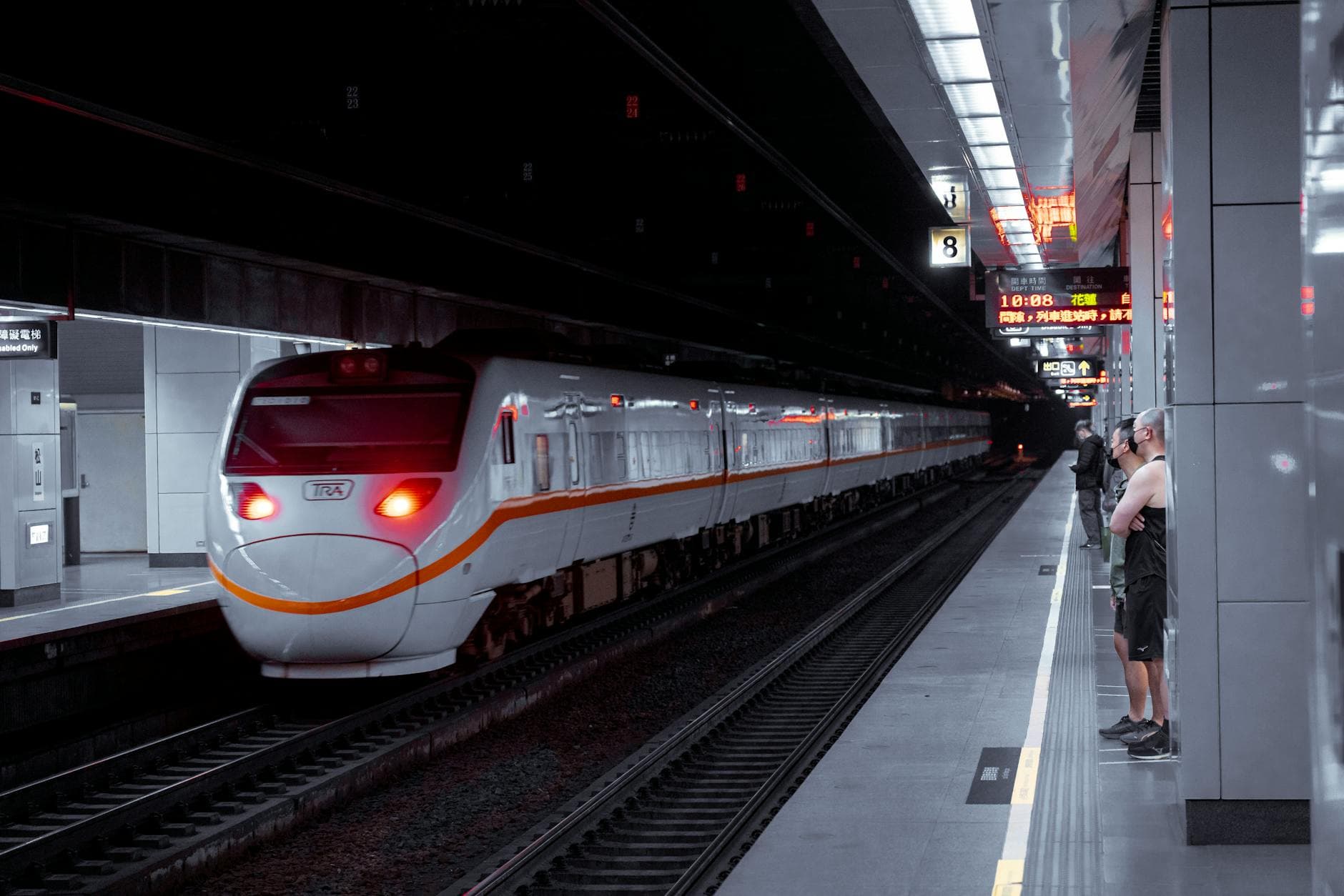 How to Get to Beijing North Railway Station (北京北站) on Exhibition Road (展览路街道) by Metro or Bus