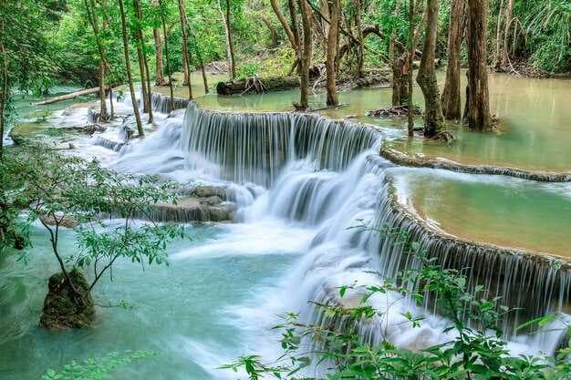 Jiuzhaigou 4-Day Immersive Nature and Culture Tour | Explore Jiuzhaigou's Scenic Wonders
