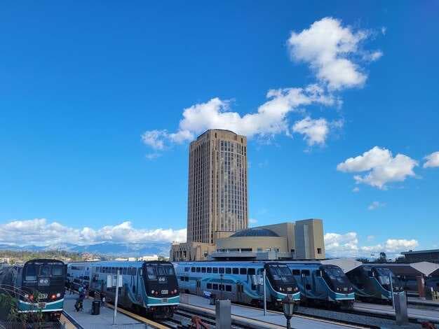 Guest Amenities: Fitness center, shuttle, luggage storage, and concierge services