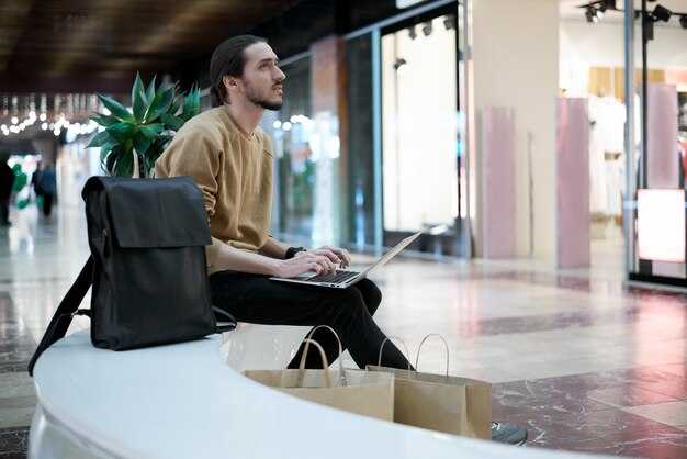 Dining, Beverages, and Dietary Options: menu scope, timing, and service style