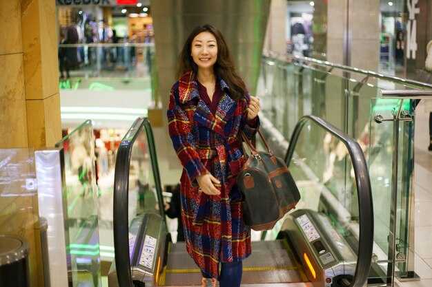 Avoiding hidden fees: currencies, ATMs, card charges, and bookings