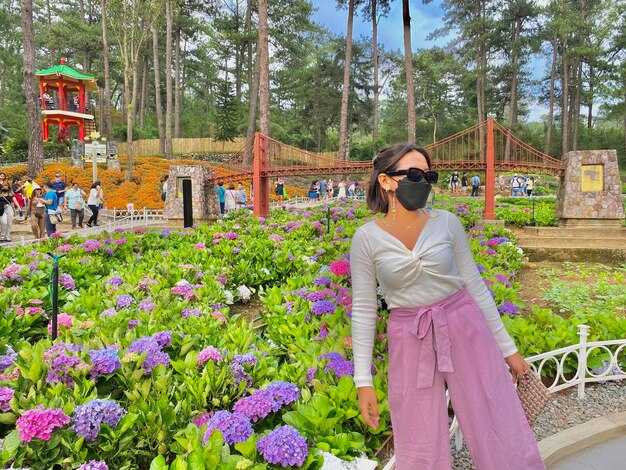 How to reach: public transport routes and parking