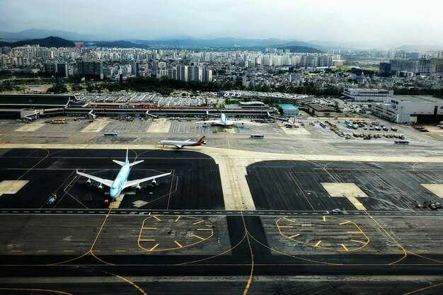 Arrivals and access: fast routes from city center to the terminals