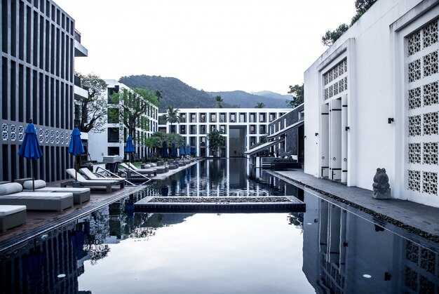 Strategies to Lock in Lower Rates: When to Book and What Deals to Look For