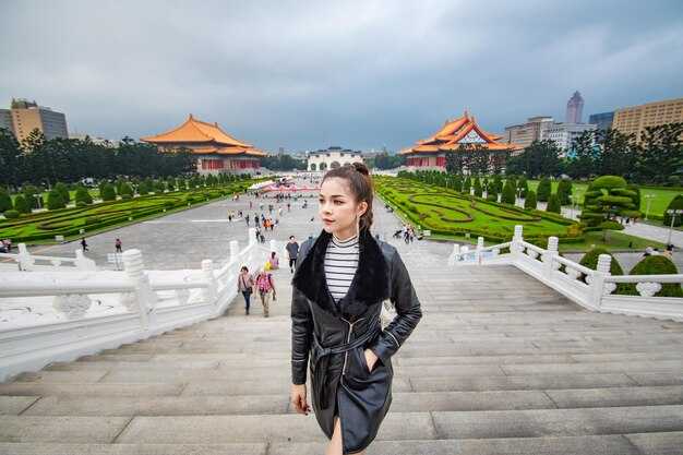 Facade Details at Golden Hour: Glass, metal fins, and linear patterns