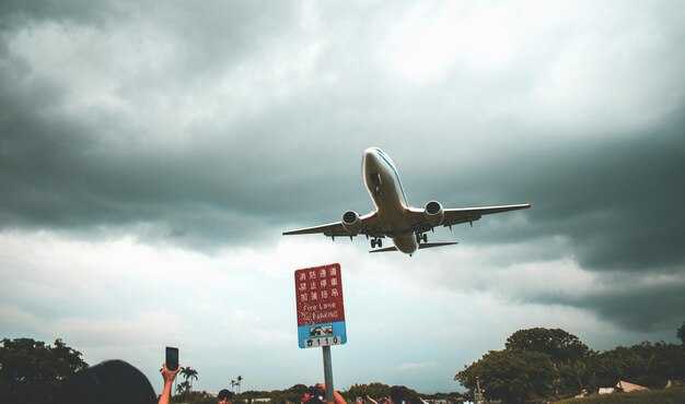 Quick-airfare comparison: filter, sort, and save across carriers