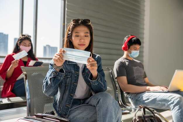 Who Must Submit the Arrival Card and When