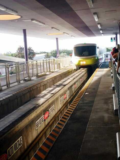 Nearby sights and day trips: easy routes from each station