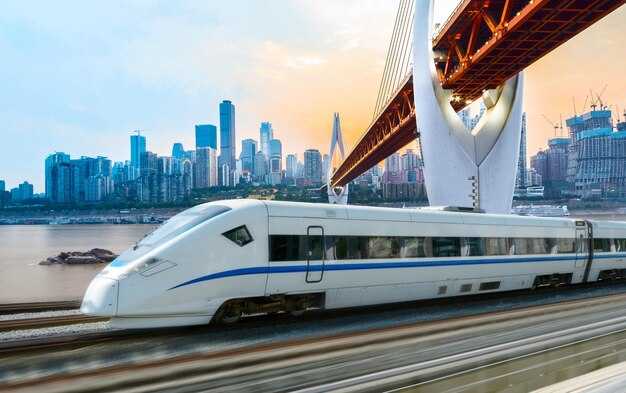 Travel Times and Peak Periods: How Long It Takes Between the City and Key Destinations