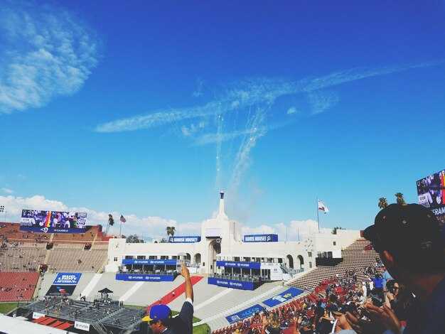 Origins and early milestones (1980s–1990s)