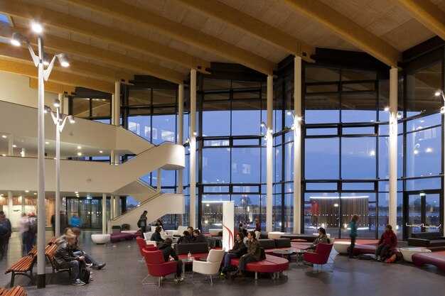 Practical guide: lounges by terminal, access rules, and on-site services